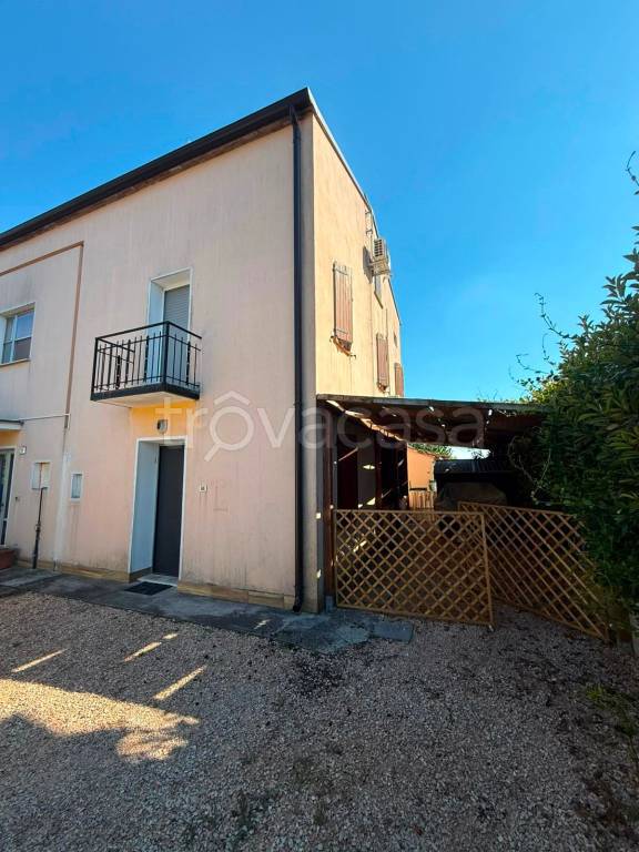 casa indipendente in vendita a Medolla in zona Villafranca