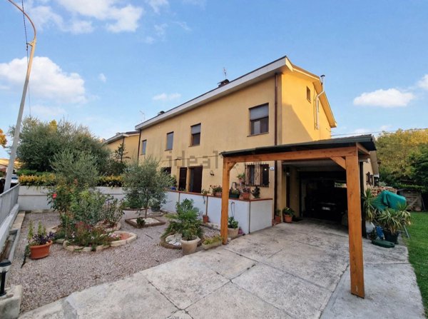 casa indipendente in vendita a Medolla in zona Villafranca