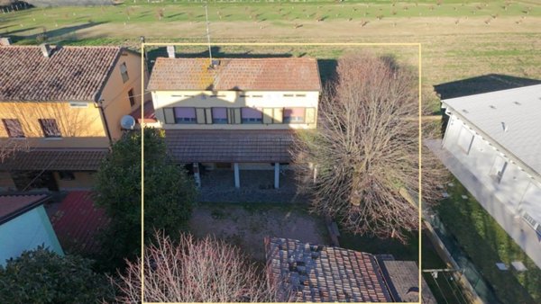 casa indipendente in vendita a Medolla in zona Villafranca
