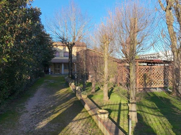 casa indipendente in vendita a Medolla in zona Villafranca