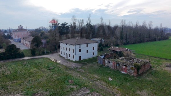 casa indipendente in vendita a Medolla in zona Villafranca