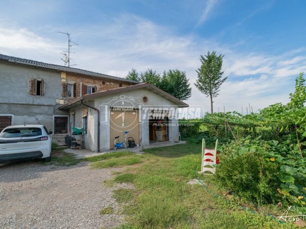 appartamento in vendita a Medolla in zona Villafranca