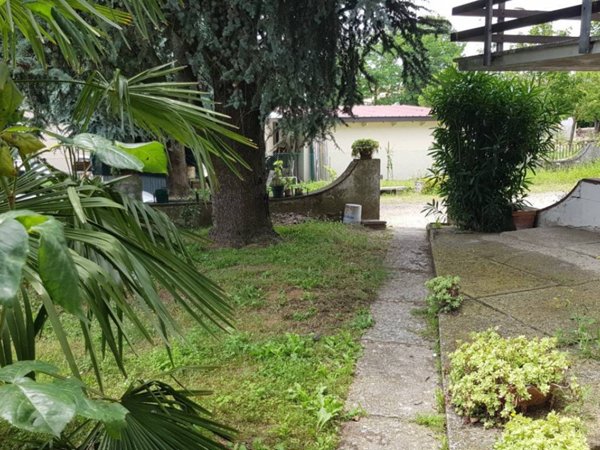 casa indipendente in vendita a Mirandola in zona Gavello