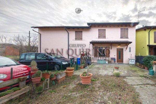 casa indipendente in vendita a Mirandola in zona Tramuschio