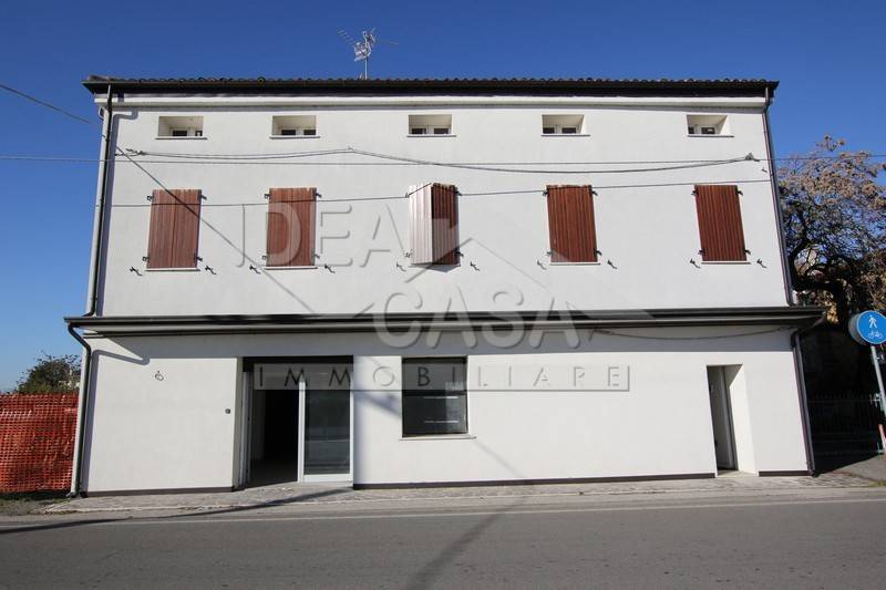 appartamento in vendita a Mirandola in zona Tramuschio