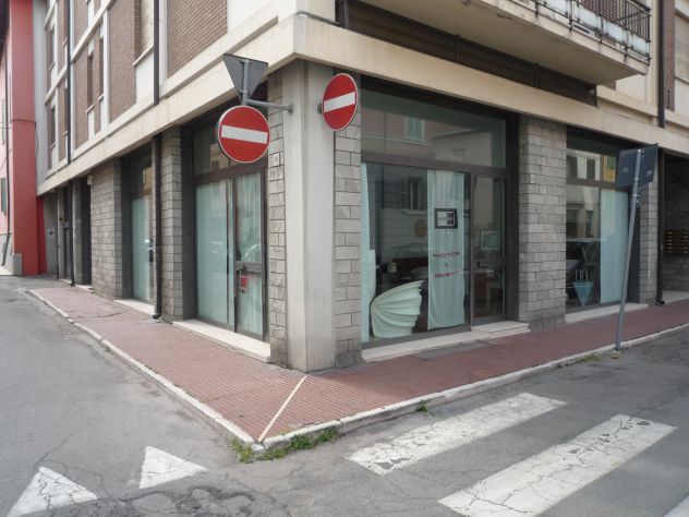 negozio in vendita a Mirandola