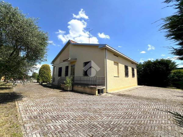 casa indipendente in vendita a Mirandola in zona Quarantoli