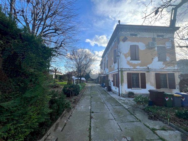 casa indipendente in vendita a Mirandola in zona Cividale