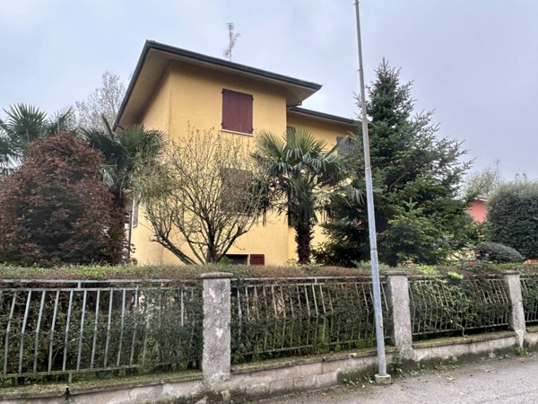 casa indipendente in vendita a Mirandola