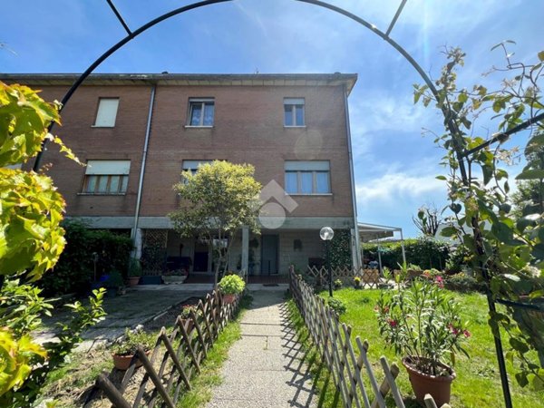 casa indipendente in vendita a Mirandola in zona San Giacomo Roncole