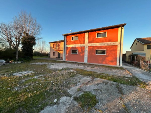 casa indipendente in vendita a Mirandola