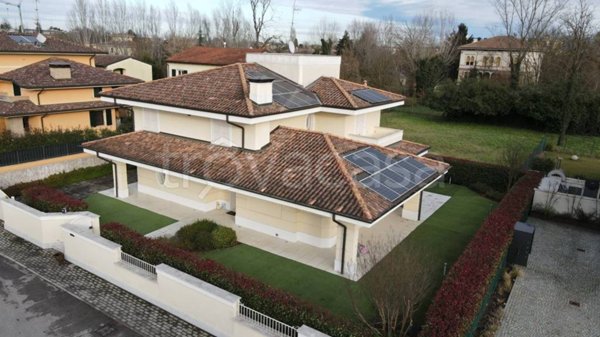 casa indipendente in vendita a Mirandola