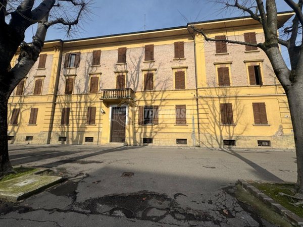 negozio in vendita a Mirandola