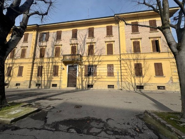negozio in vendita a Mirandola