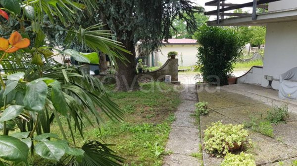 casa indipendente in vendita a Mirandola in zona Gavello