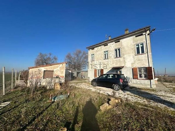 casa indipendente in vendita a Mirandola