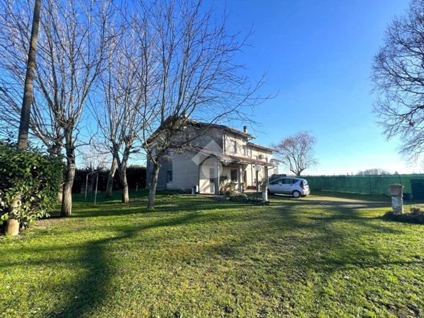 casa semindipendente in vendita a Mirandola