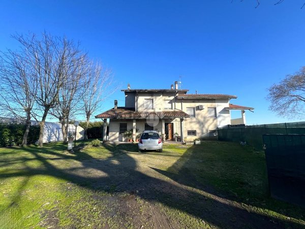 casa semindipendente in vendita a Mirandola