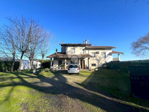 casa semindipendente in vendita a Mirandola