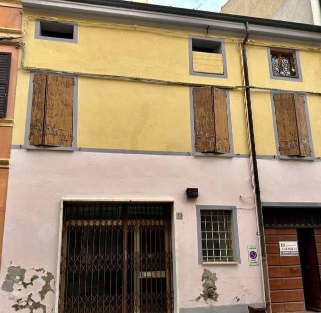 intera palazzina in vendita a Mirandola
