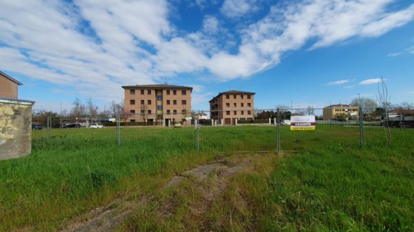 terreno edificabile in vendita a Mirandola