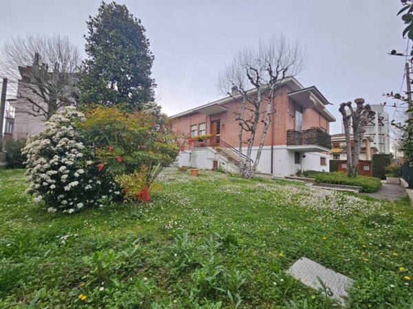 casa indipendente in vendita a Mirandola