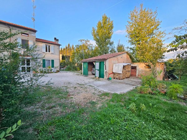 casa indipendente in vendita a Mirandola in zona Gavello