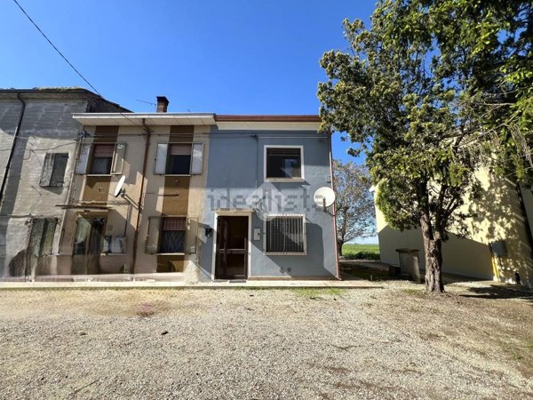 casa indipendente in vendita a Mirandola in zona Gavello