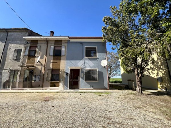 casa indipendente in vendita a Mirandola in zona Gavello