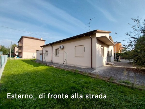 casa indipendente in vendita a Mirandola in zona Quarantoli