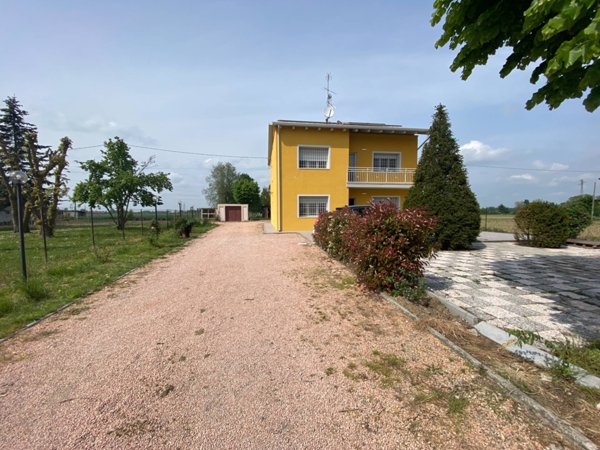 casa indipendente in vendita a Mirandola