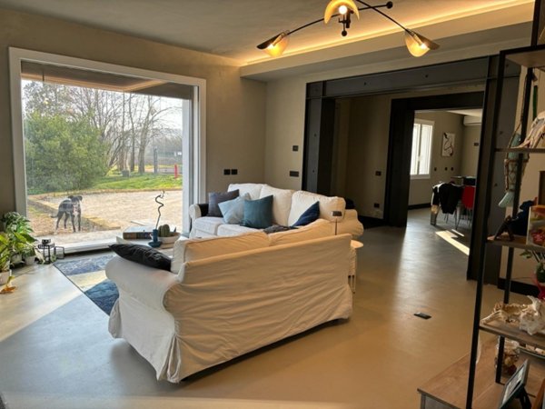 casa indipendente in vendita a Mirandola in zona Carano