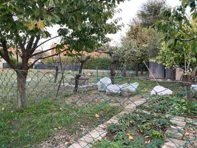 terreno edificabile in vendita a Mirandola in zona Quarantoli