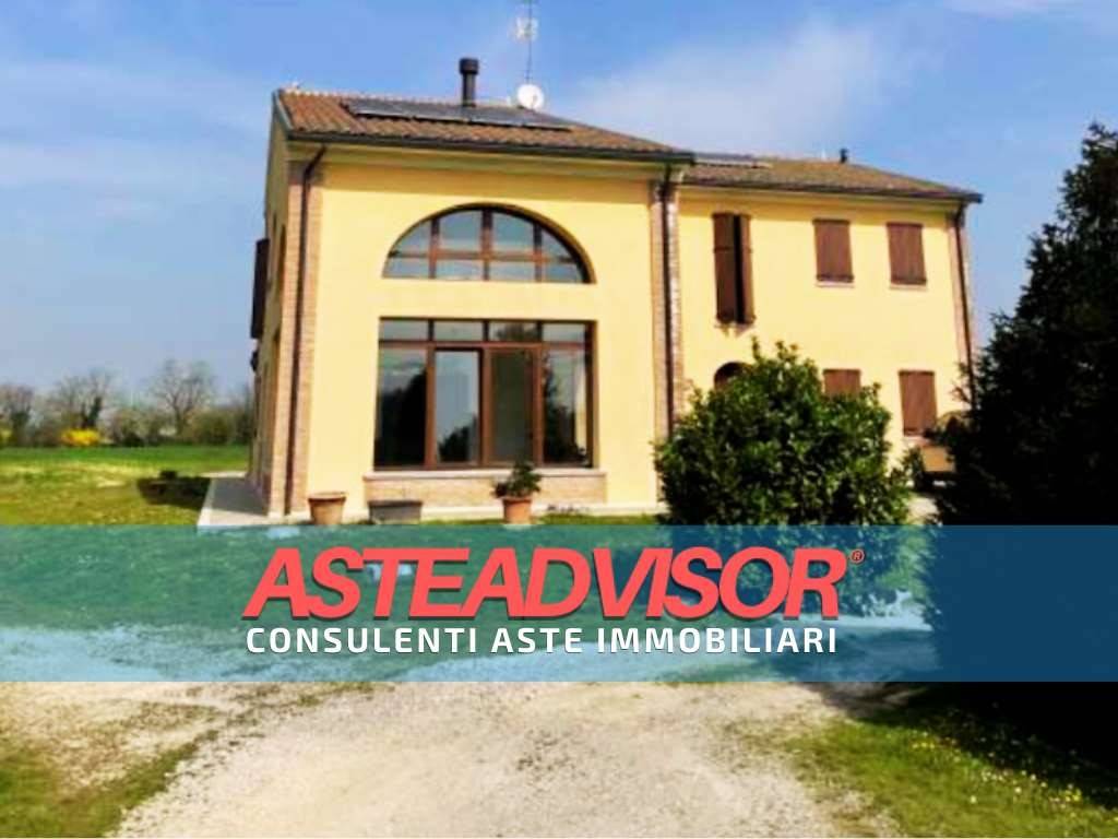 casa indipendente in vendita a Mirandola in zona Carano