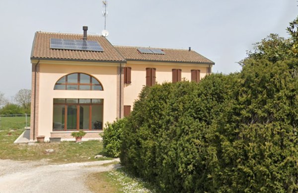 casa indipendente in vendita a Mirandola in zona Carano