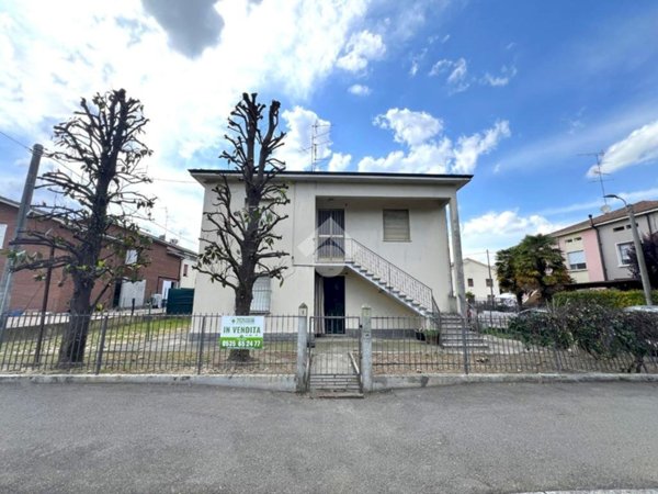 casa indipendente in vendita a Mirandola