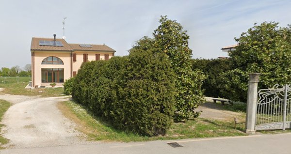 casa indipendente in vendita a Mirandola in zona Carano