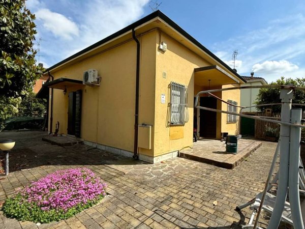 casa indipendente in vendita a Mirandola