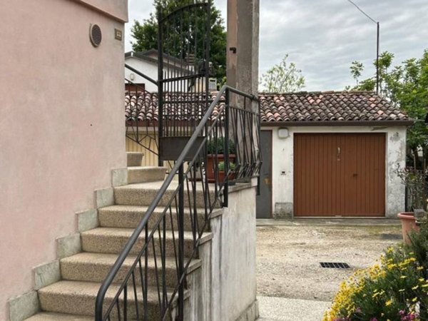 appartamento in vendita a Mirandola in zona San Martino Spino