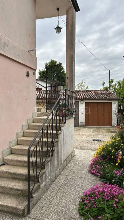 appartamento in vendita a Mirandola in zona San Martino Spino