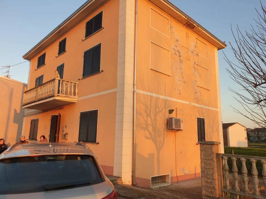 casa indipendente in vendita a Mirandola in zona Gavello