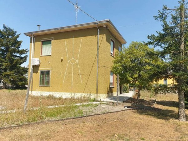 casa indipendente in vendita a Mirandola in zona Gavello