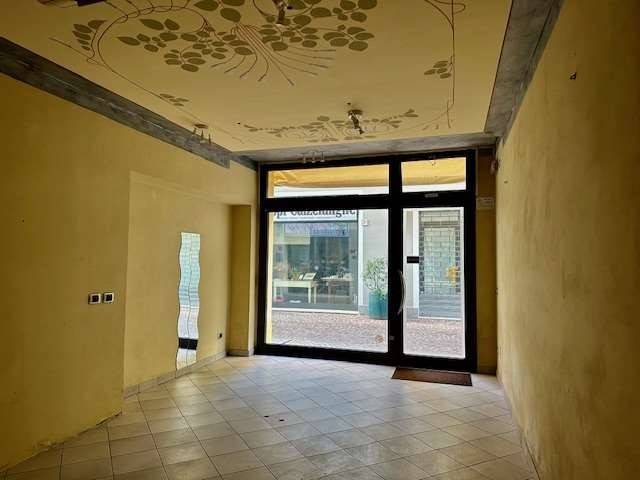 negozio in vendita a Mirandola