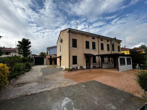 casa indipendente in vendita a Mirandola