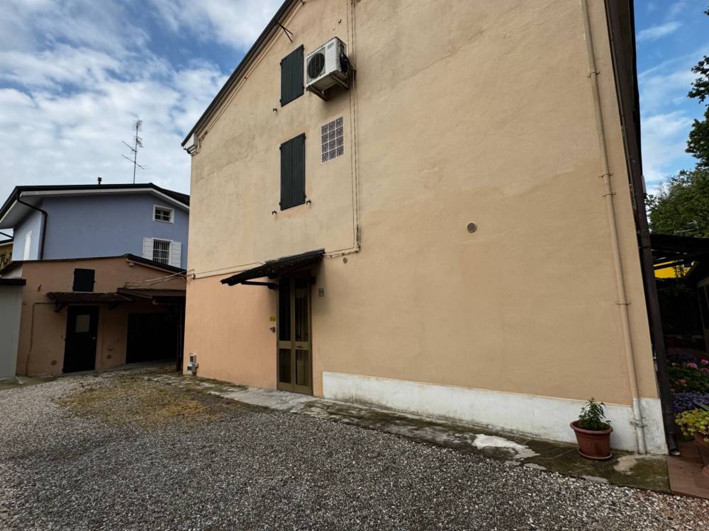 casa indipendente in vendita a Mirandola