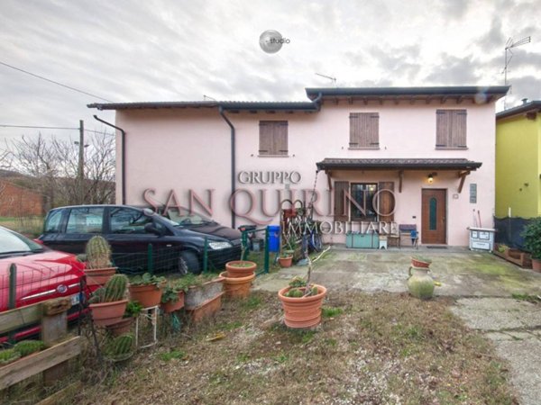 casa indipendente in vendita a Mirandola in zona Tramuschio