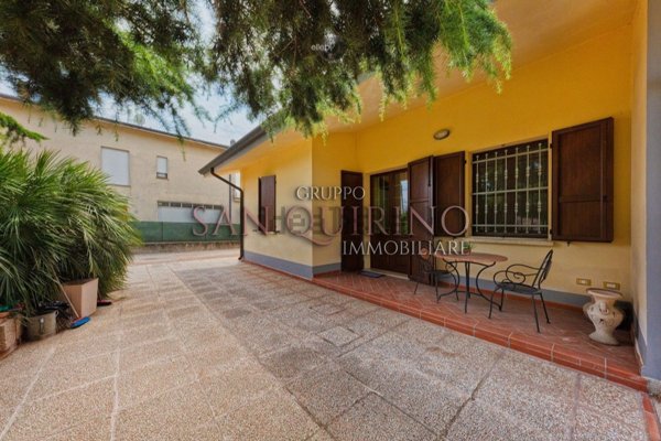 casa indipendente in vendita a Mirandola in zona Quarantoli