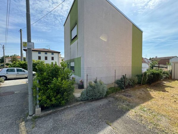 casa indipendente in vendita a Mirandola