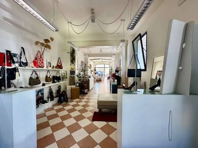 negozio in vendita a Mirandola