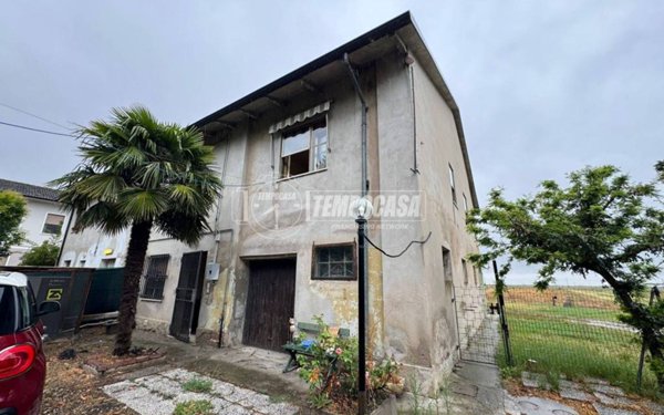 casa indipendente in vendita a Mirandola